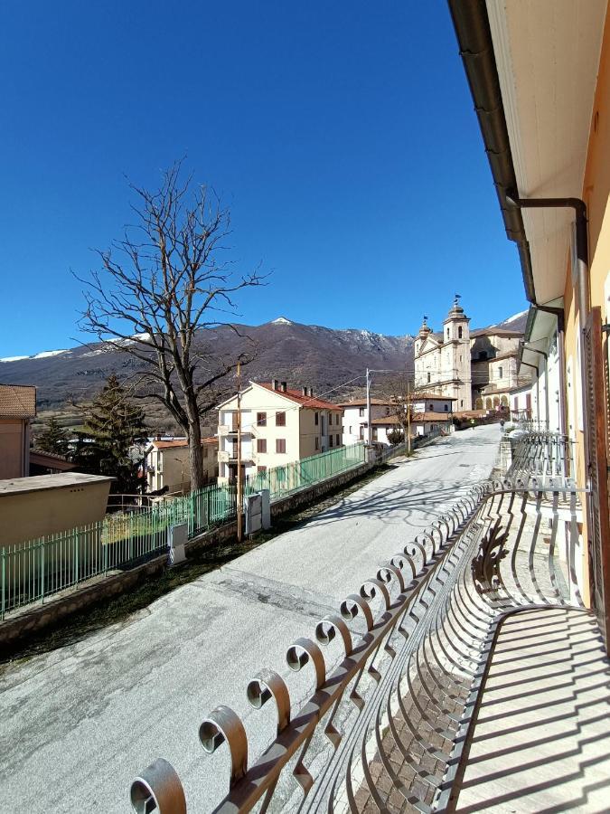 Casa Vacanze L'Agrifoglio Villa Castel Di Sangro Esterno foto