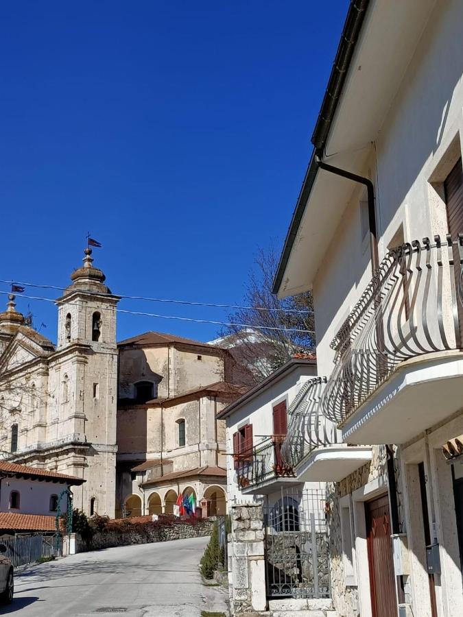 Casa Vacanze L'Agrifoglio Villa Castel Di Sangro Esterno foto